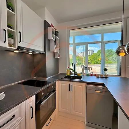 Stylish 1br With Luxe Amenities * Varna