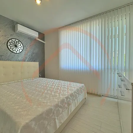 Stylish 1br With Luxe Amenities Apartment